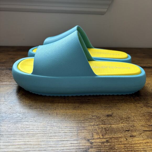 J SLIDES SQUISH Womens Sandals 8 Pool Slides Lightweight Turquoise Yellow New - Picture 5 of 11